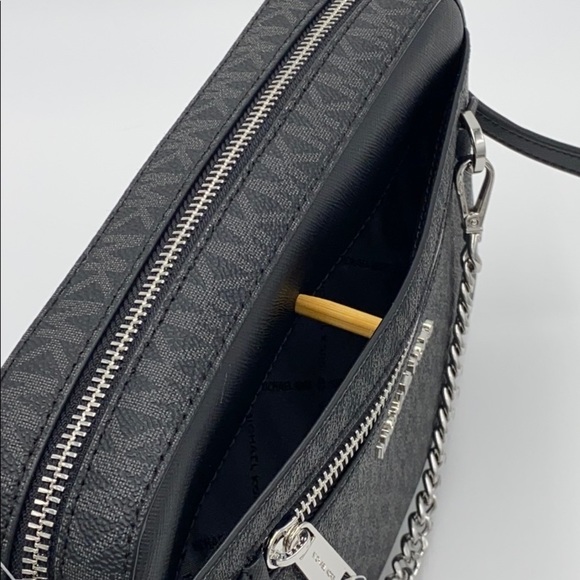 MICHAEL KORS LARGE EW ZP CHAIN XBODY BLACK SIGNATR - Picture 9 of 16